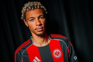 星空-净赚6000万欧！法兰克福官方社媒告别埃基蒂克：感谢你的付出！