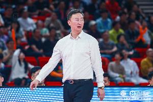 刘维伟：不知队员有没受“黑8”影响 有的队员准备吃饭了还在签名