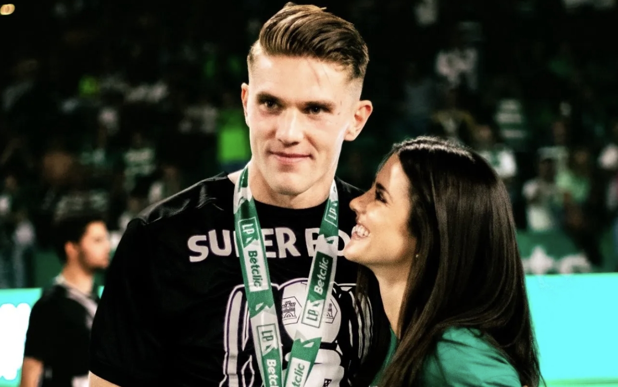 星空体育官网入口-💔葡媒：哲凯赖什已与模特女友分手，因为他希望转会离开葡萄牙