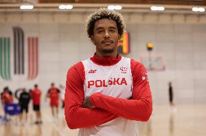 星空-小腿受伤无缘欧锦赛 波兰首胜后索汉发推：！！！！！！Let's go