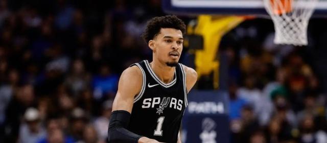 星空体育官网-惨遭西部副班长逆转！文班报销马刺开启自由落体