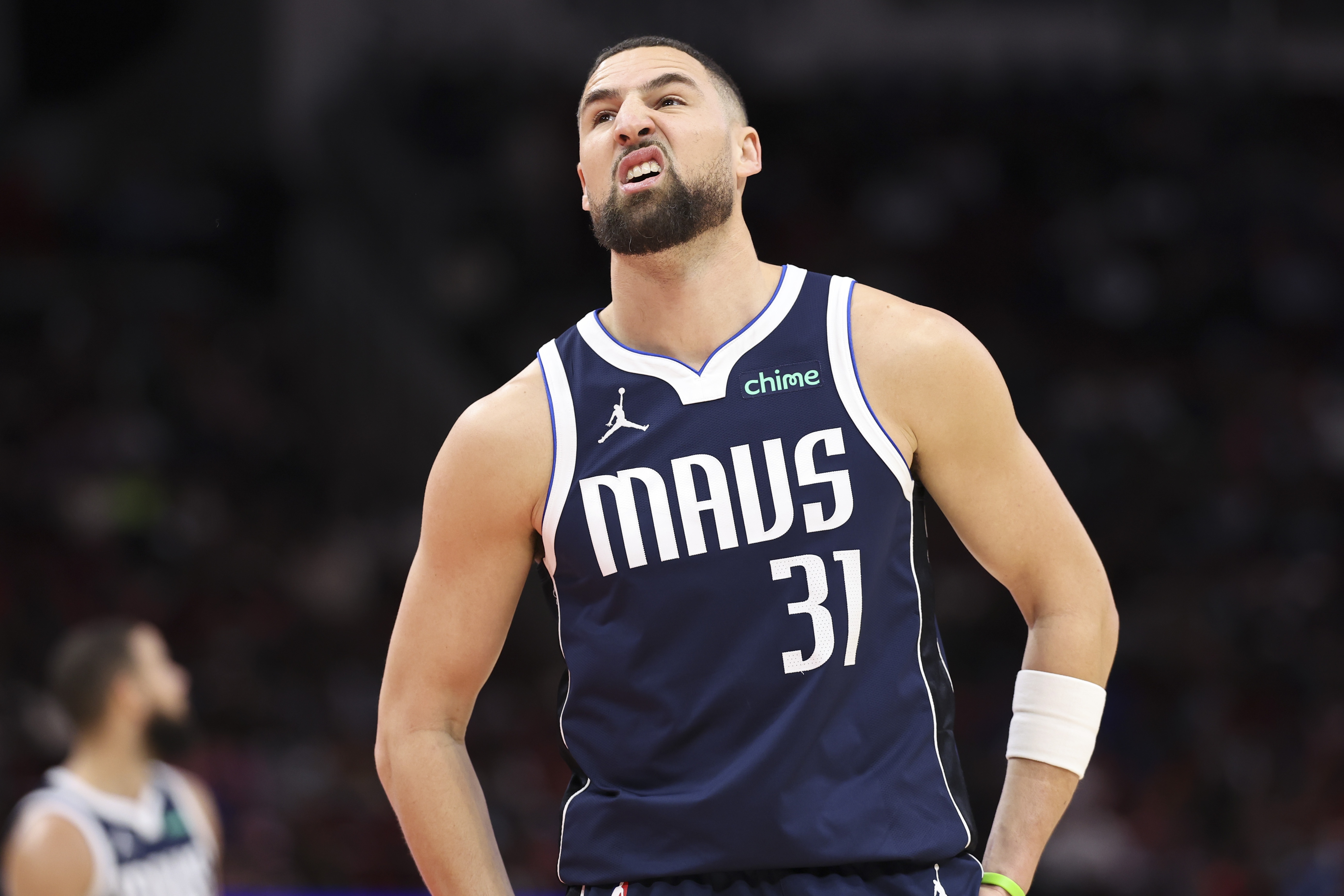 星空官网-越打越坑了！克莱8中2得5分2板1助 三分6中1&amp;正负值-12